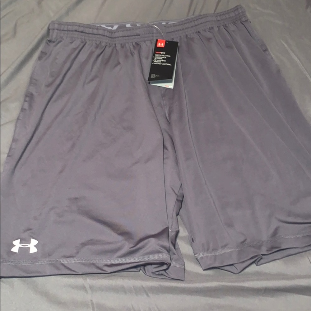 Under Armour gray men’s/teens shorts